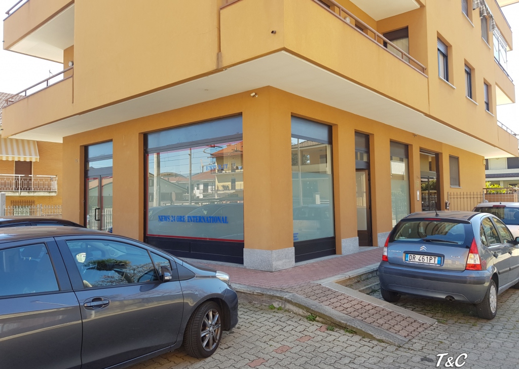 Locali commerciali in vendita  via CAMOSETTI 14, Ciri, località FERROVIA
