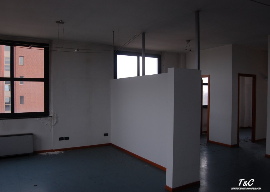 Uffici in vendita  corso GIULIO CESARE 338, Torino, località REGIO PARCO